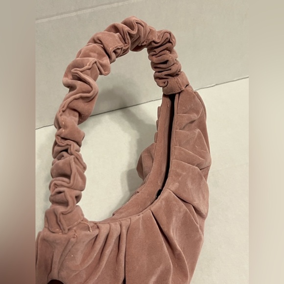 Pink suede ruffle hand bag - Picture 2 of 6